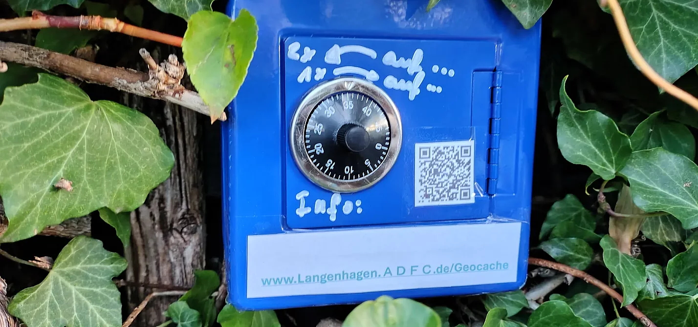 Tresor am Geocache: Bedienungsanleitung per QR-Code Tresor am Geocache: Bedienungsanleitung per QR-Code.- Foto: ADFC Langenhagen