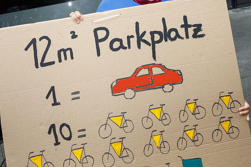 ADFC Parkplätze sind für Autos viel zu schade! Pre-Parking Day ADFC Parkplätze sind für Autos viel zu schade! Pre-Parking Day